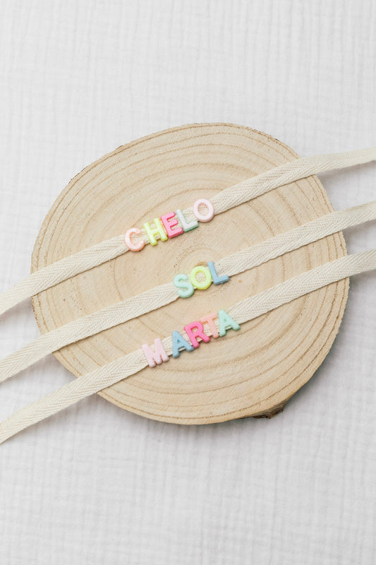 Pulsera nombre arcoiris