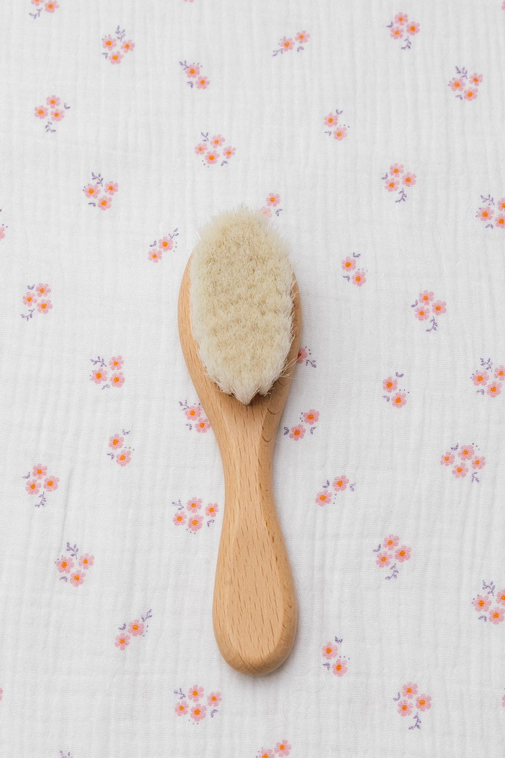 Cepillo pelo madera bebé