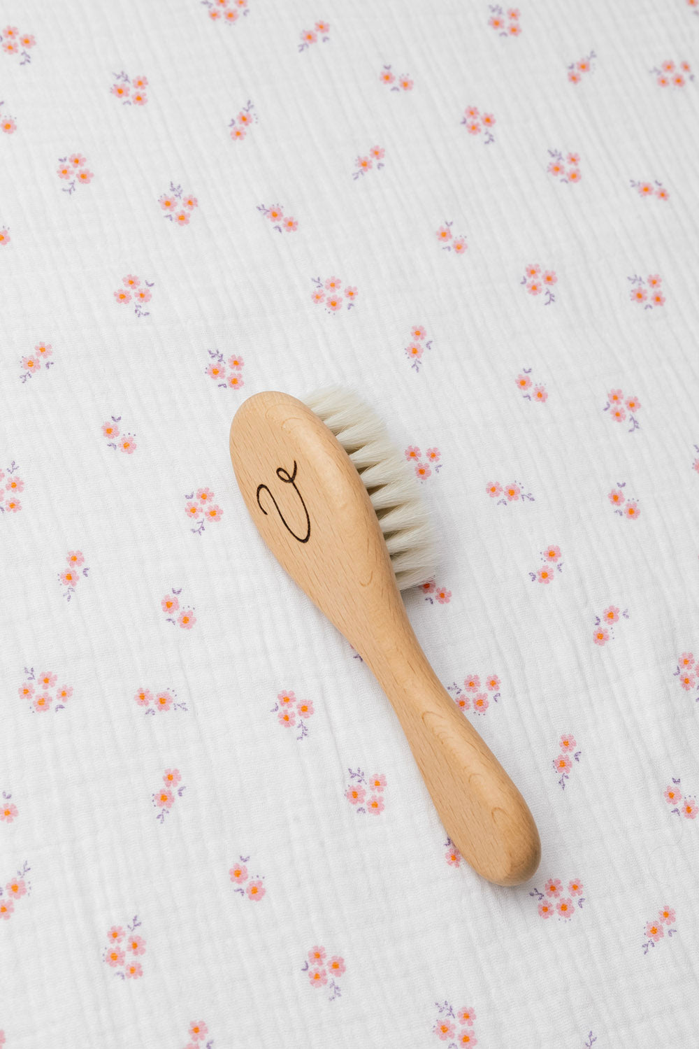 Cepillo pelo madera bebé