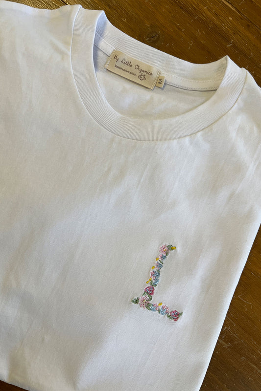 Camiseta inicial flores