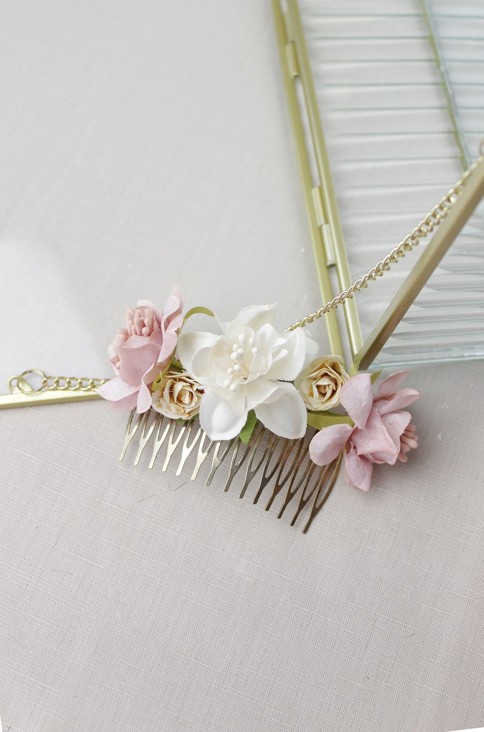Tocado rosa y blanco